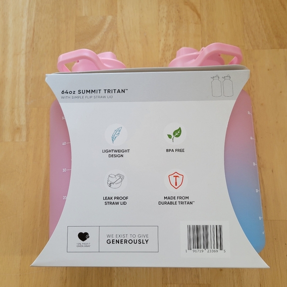 NEW 64-oz Tritan Plastic Summit With Simple Flip Straw Lid - Picture 2 of 6